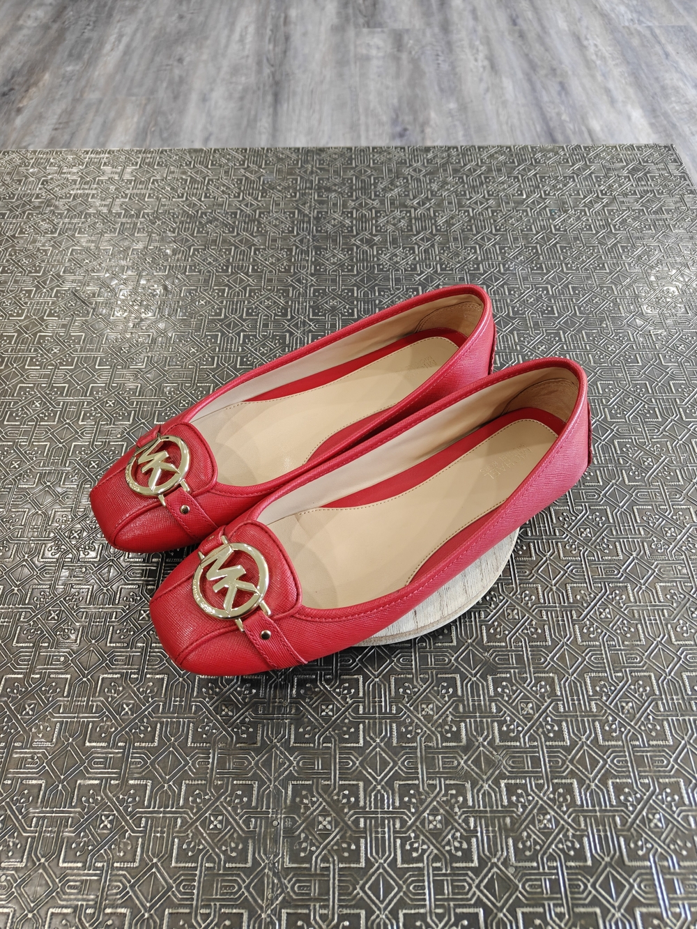 🐢 Michael Kors Fulton Moc leather flats Driving Shoe. Red With Gold Medallion - Picture 7 of 9